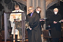 Bischof Harald Rückert trug die Evangeliumslesung vor.