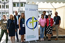 Das Team der ACK in Deutschland und der ACK in Baden-Württemberg gestalteten gemeinsam mit der ACK in Karlsruhe das Rahmenprogramm auf dem Friedrichsplatz. 