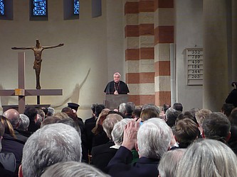 Bischof Wiesemann bei seinem Grußwort in Hildesheim 